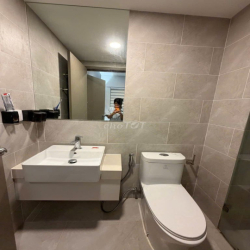 Cho thuê Căn 2PN Có sân vườn; View Hồ bơi; Gía thuê chỉ 9 triệu.