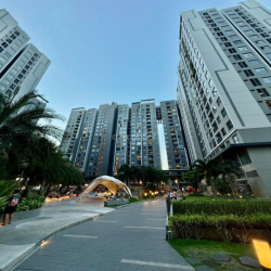 Cho thuê Căn 2PN Có sân vườn; View Hồ bơi; Gía thuê chỉ 9 triệu.