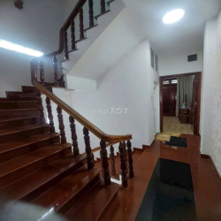 cho thuê nguyên căn mặt tiền kinh doanh đường tám danh P4Q8