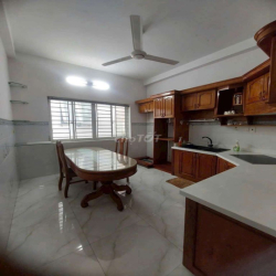 cho thuê nguyên căn mặt tiền kinh doanh đường tám danh P4Q8