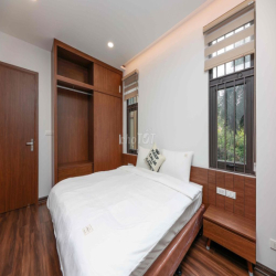 Cho thuê căn hộ full đồ 02 ngủ 120m2 ngõ 11 Tây Hồ