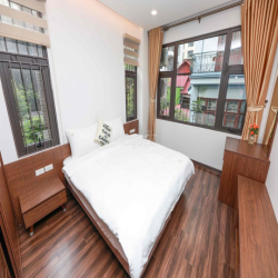 Cho thuê căn hộ full đồ 02 ngủ 120m2 ngõ 11 Tây Hồ