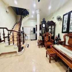 CHO THUÊ NHÀ NGUYÊN CĂN MINH KHAI 50m2 5 Tầng
