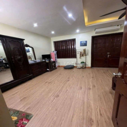 CHO THUÊ NHÀ NGUYÊN CĂN MINH KHAI 50m2 5 Tầng
