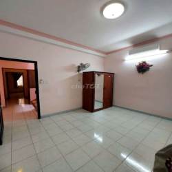 17tr 4x17m-3 lầu- 4 PN.3 WC .5 máy lạnh đường 12m ngay Nguyễn Hữu Dật 