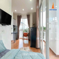 CĂN HỘ STUDIO BAN CÔNG CỰC XINH NGAY SÁT SÂN BAY - ĐẦY ĐỦ NỘI THẤT