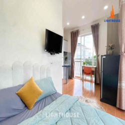 CĂN HỘ STUDIO BAN CÔNG CỰC XINH NGAY SÁT SÂN BAY - ĐẦY ĐỦ NỘI THẤT
