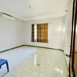NHÀ MỚI ĐẸP, 1 TRỆT 2 LẦU, 3P. NGỦ 3WC ở và đi làm OK