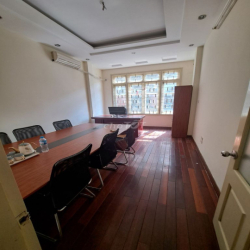 Cho thuê nhà ngõ 180 Hoàng Quốc Việt, Dt 40m2 x 5 tầng đường rộng 10m