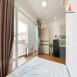 CĂN HỘ STUDIO BAN CÔNG CỰC XINH NGAY SÁT SÂN BAY - ĐẦY ĐỦ NỘI THẤT