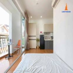 CĂN HỘ STUDIO BAN CÔNG CỰC XINH NGAY SÁT SÂN BAY - ĐẦY ĐỦ NỘI THẤT