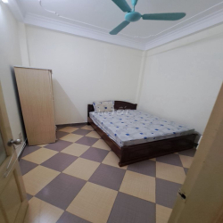 Cho thuê nhà ngõ 180 Hoàng Quốc Việt, Dt 40m2 x 5 tầng đường rộng 10m