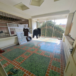 Cho thuê nhà ngõ 180 Hoàng Quốc Việt, Dt 40m2 x 5 tầng đường rộng 10m