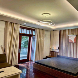 BIỆT THỰ 5PN THANG MÁY HỒ BƠI PHÒNG KARAOKE