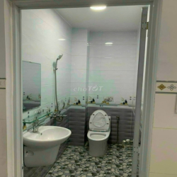 Cần cho thuê nhà HXH 549/4A Nguyễn Đình Chiểu P.2 Q.3