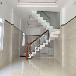 NHÀ ĐẸP GẦN CẦU BẾN  PHÂN DT 4*20, SÂN XE HƠI, 3PN, KHU AN NINH