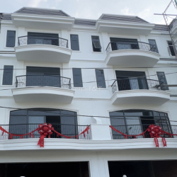 Cho thuê Nguyên Căn nhà mặt tiền