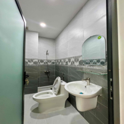 Nhà Mới Xây DT 180m2 1Trệt 2Lầu 3Pn 4Wc Sân Thượng Hẻm 43 Vườn Lài Q12