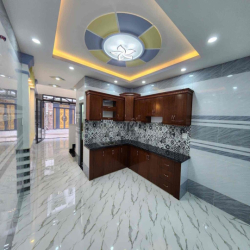 Nhà mới xây hiện đại, 3 lầu, 4 phòng ngủ