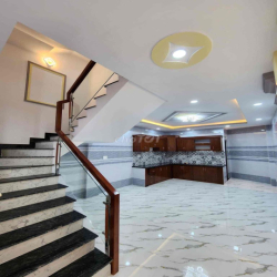 Nhà mới xây hiện đại, 3 lầu, 4 phòng ngủ