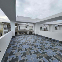 Nhà mới xây hiện đại, 3 lầu, 4 phòng ngủ