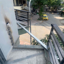 Cane Hộ Có Gác Rộng Rãi Khoáng Mát, gần Tháp Đồng Hồ