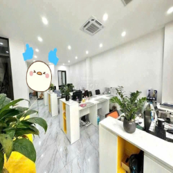 Nhà phố Trung Kính lớn rộng 80m xây 6 tầng có thang máy đường 3 oto