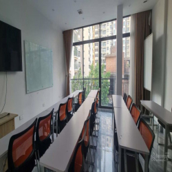 Nhà phố Trung Kính lớn rộng 80m xây 6 tầng có thang máy đường 3 oto
