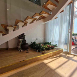 Căn hộ Penhouse 143m2 đầy đủ nội thất Khánh Hội 1