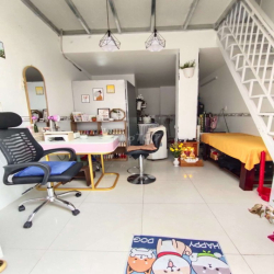 Sang nhà cho thuê làm tiệm nail nhỏ giá 5tr