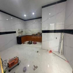 NHÀ MỚI : 5,6 X 20m2 - HẺM OTO - GẦN FULL NỘI THẤT