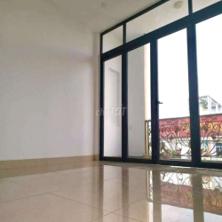 PHÒNG MỚI CÓ BAN CÔNG, MÁY LẠNH NGAY MẶ TIỀN ĐƯỜNG LÊ ĐỨC THỌ