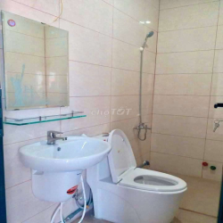 PHÒNG MỚI CÓ BAN CÔNG, MÁY LẠNH NGAY MẶ TIỀN ĐƯỜNG LÊ ĐỨC THỌ