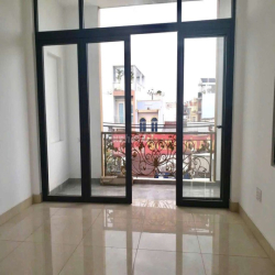 PHÒNG MỚI CÓ BAN CÔNG, MÁY LẠNH NGAY MẶ TIỀN ĐƯỜNG LÊ ĐỨC THỌ