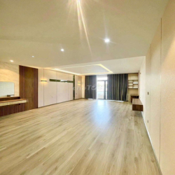 nhà mặt tiền đường số 1 ( 5 x 20 có 5pn 5wc sân thượng)