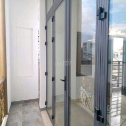 PHÒNG MỚI CÓ BAN CÔNG, MÁY LẠNH NGAY MẶ TIỀN ĐƯỜNG LÊ ĐỨC THỌ