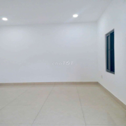 PHÒNG MỚI CÓ BAN CÔNG, MÁY LẠNH NGAY MẶ TIỀN ĐƯỜNG LÊ ĐỨC THỌ