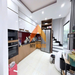 Villa mini 2 PN Thảo Điền 220m2 sân rộng, khu yên tĩnh chỉ 50tr