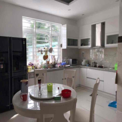 Cho thuê nhà biệt thự kết hợp kinh doanh