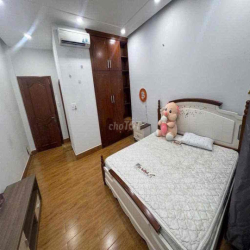 Nhà nguyên căn Full nội thất, 1 trệt 4 lầu, 4Pn, Hẻm xe hơi