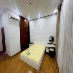 Nhà nguyên căn Full nội thất, 1 trệt 4 lầu, 4Pn, Hẻm xe hơi