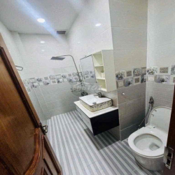 Nhà nguyên căn Full nội thất, 1 trệt 4 lầu, 4Pn, Hẻm xe hơi