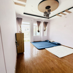 PHÒNG TRỌ CÓ BAN CÔNG SIÊU THOÁNG CUỐI ĐƯỜNG NGUYỄN OANH