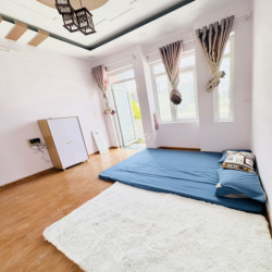 PHÒNG TRỌ CÓ BAN CÔNG SIÊU THOÁNG CUỐI ĐƯỜNG NGUYỄN OANH