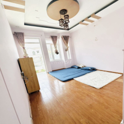 PHÒNG TRỌ CÓ BAN CÔNG SIÊU THOÁNG CUỐI ĐƯỜNG NGUYỄN OANH