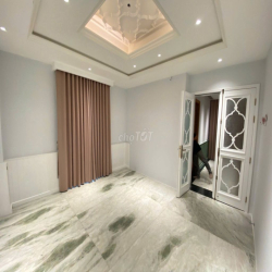 Biệt Thự Góc 2 MT Nguyễn Minh Hoàng. 10x20m. Trệt 3 Lầu. Sẵn Máy Lạnh