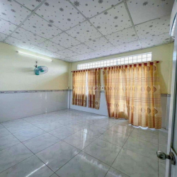 Cho thuê nhà mặt tiền ngay chân cầu Quang Trung