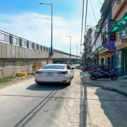 Cho thuê nhà mặt tiền ngay chân cầu Quang Trung