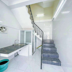 Cho thuê nhà mặt tiền ngay chân cầu Quang Trung
