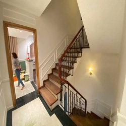 Biệt Thự Góc 2 MT Nguyễn Minh Hoàng. 10x20m. Trệt 3 Lầu. Sẵn Máy Lạnh